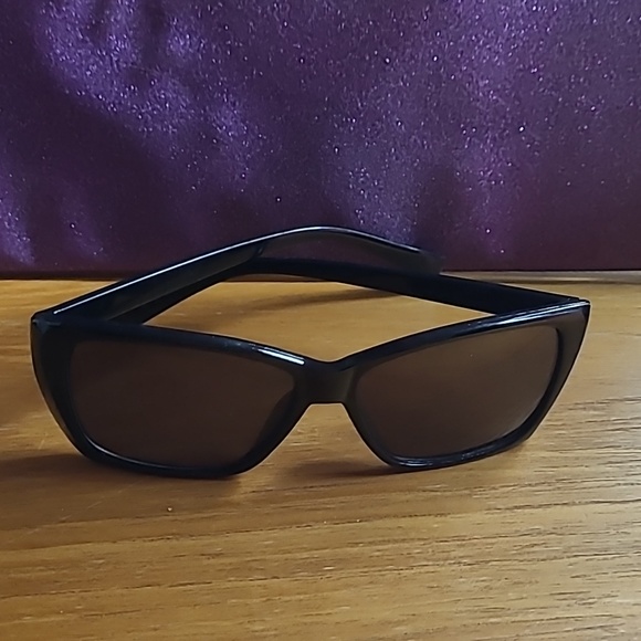 Black sun glasses - Picture 2 of 3